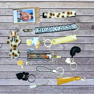 🆕 Black and Yellow Keychain Bundle